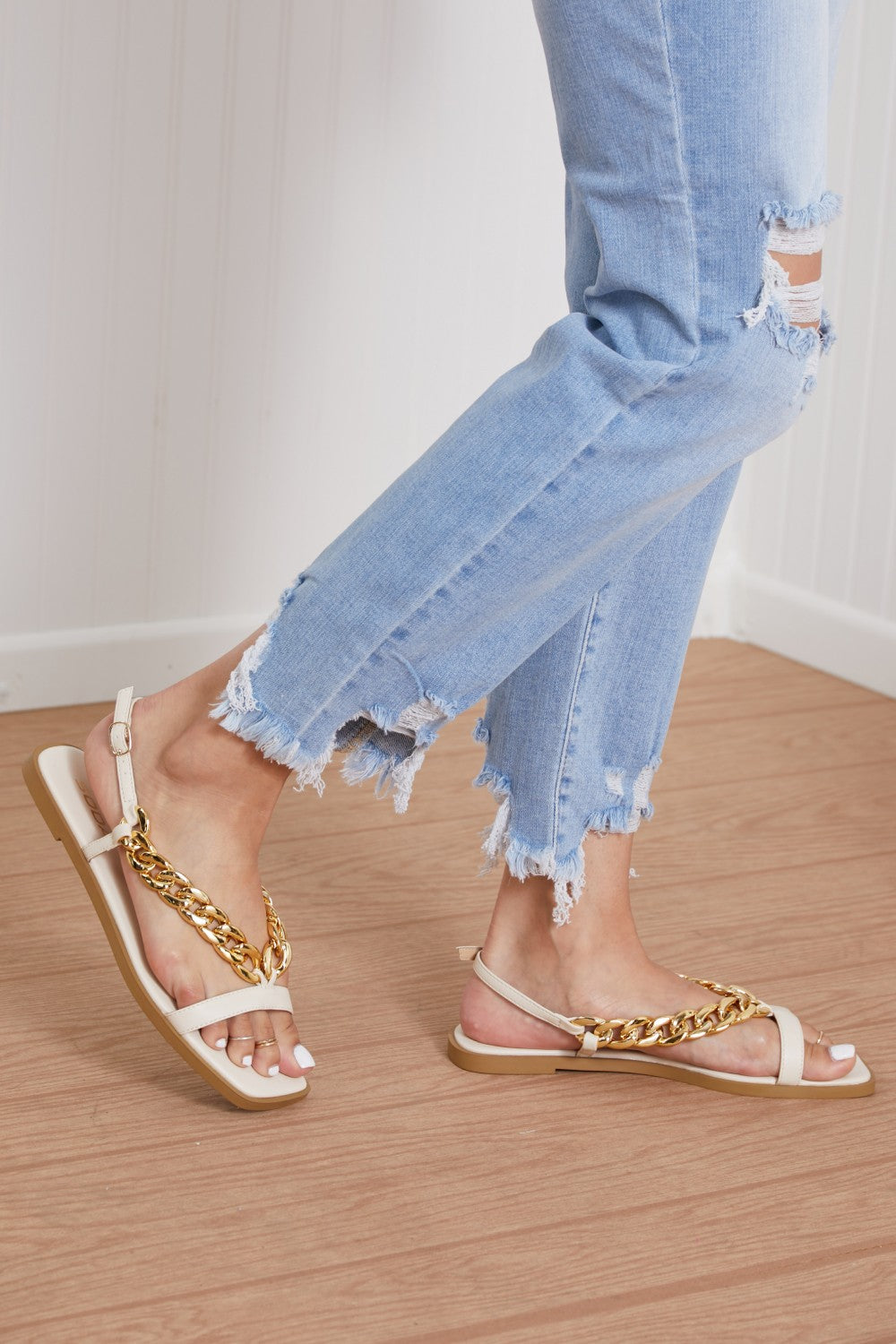 Fortune Dynamic Take A Chance Chain Detail Sandals -