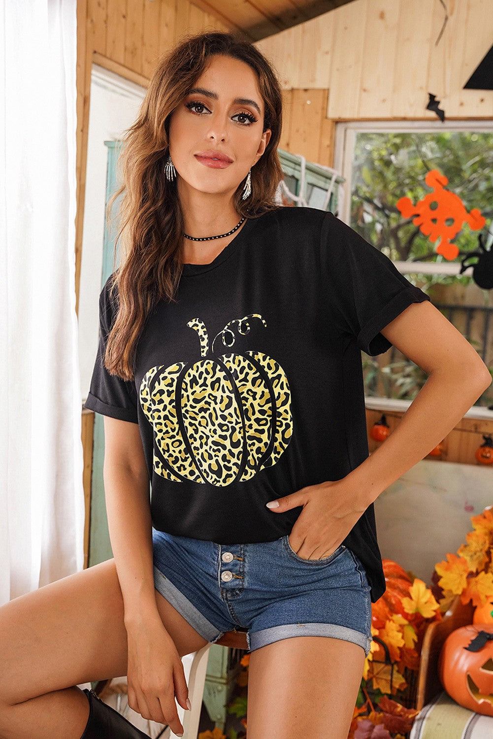 Leopard Pumpkin Graphic Cuffed Tee - Black / S