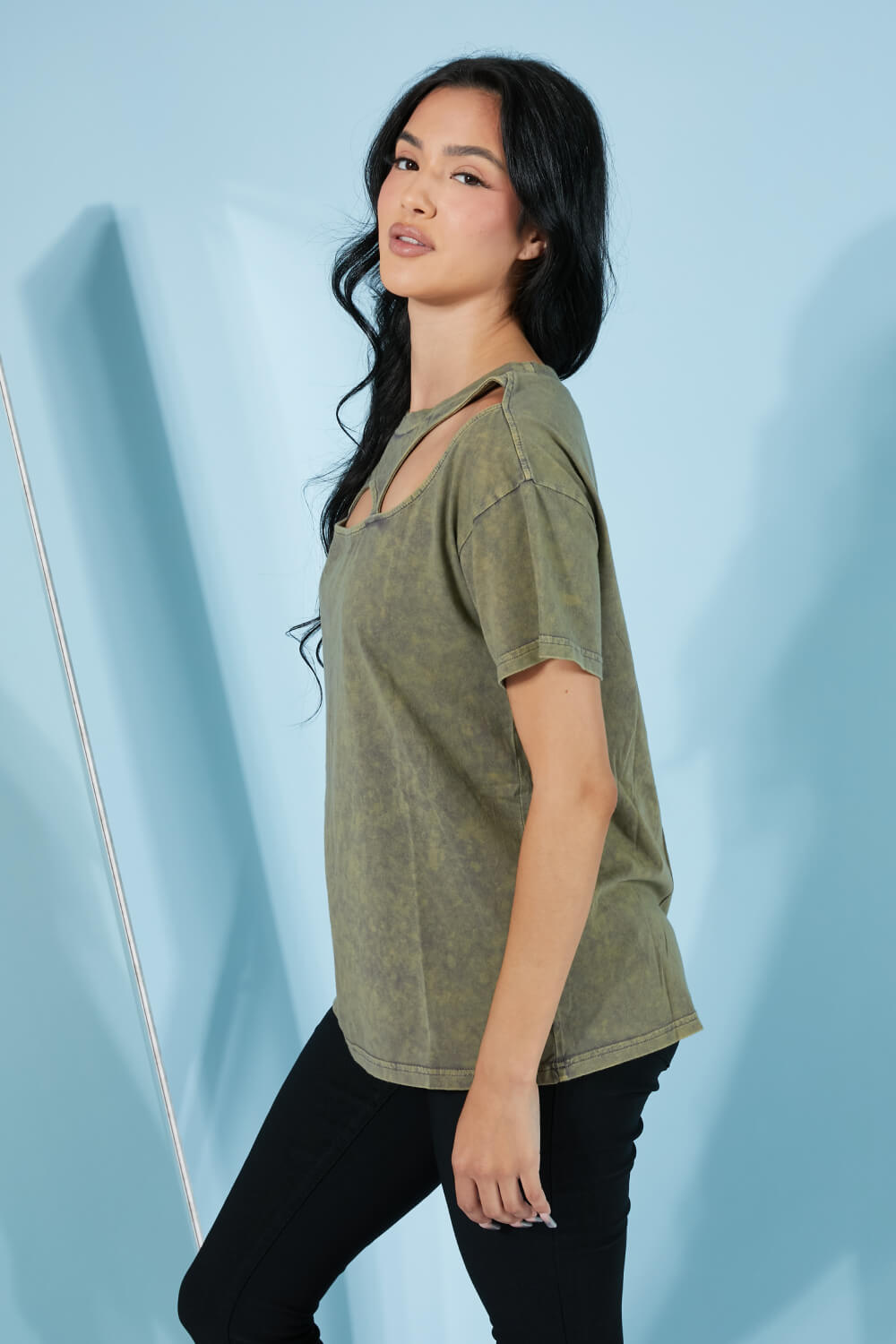 BiBi Best-Kept Secret Acid Wash Cutout Tee in Vintage Olive -