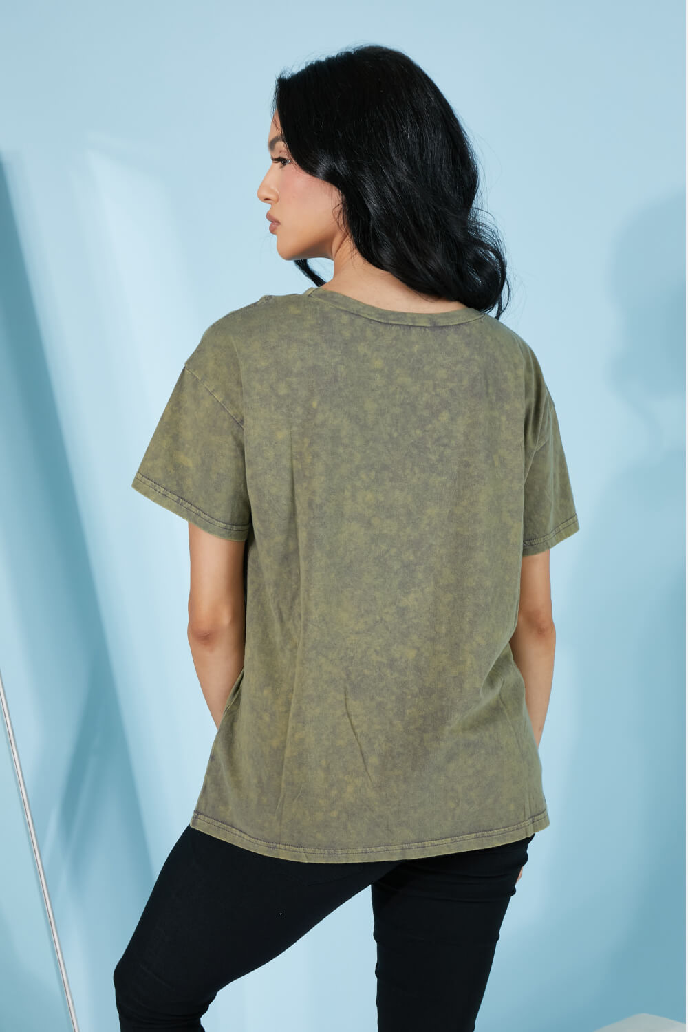 BiBi Best-Kept Secret Acid Wash Cutout Tee in Vintage Olive -