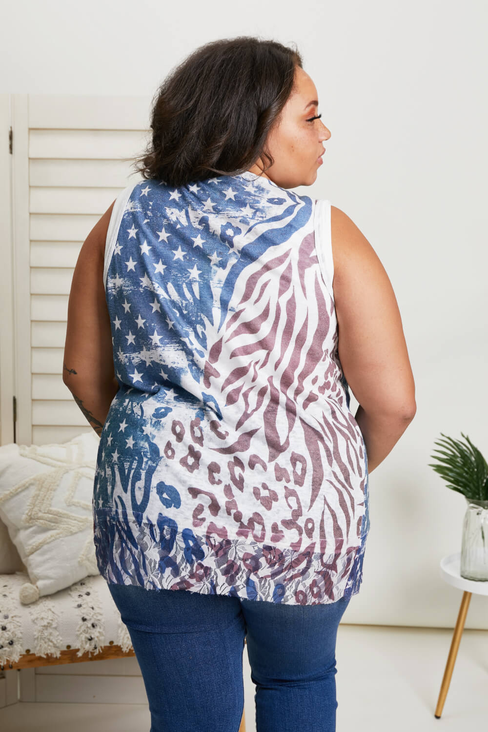 Vocal Mesa Point Printed Sleeveless Cardigan -