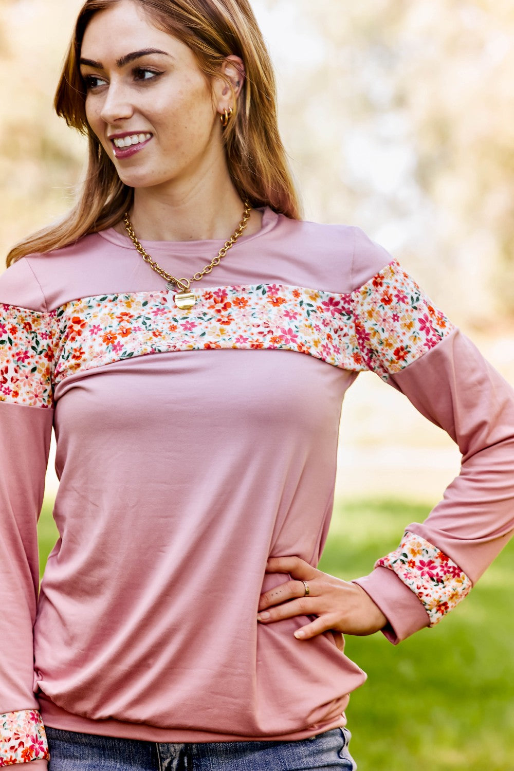 Acting Pro Floral Bloom Full Size Floral Contrast Top -