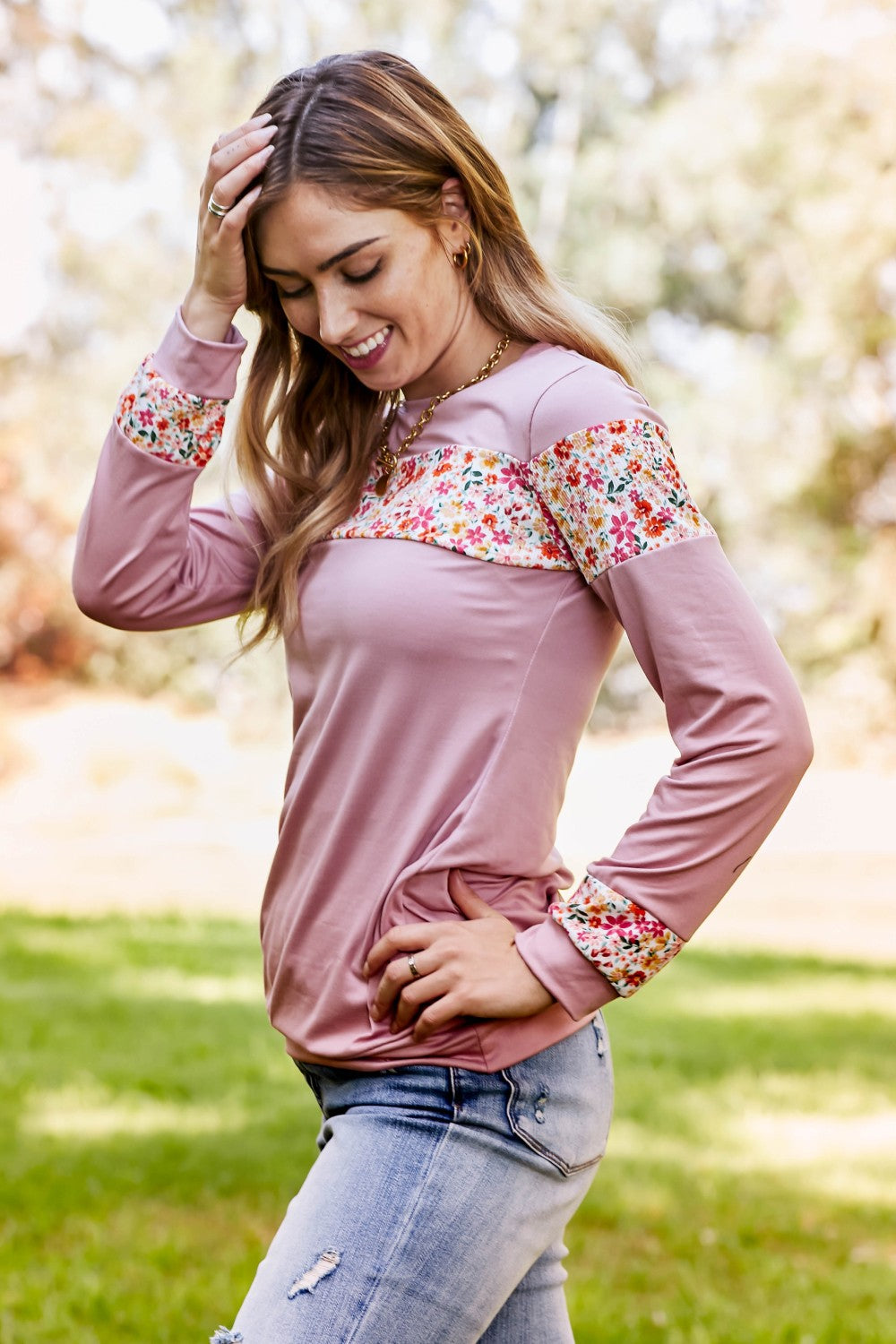 Acting Pro Floral Bloom Full Size Floral Contrast Top -